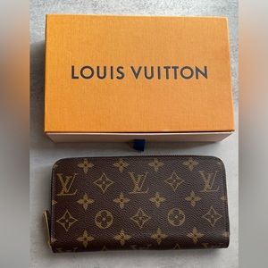 SOLD Authentic Louis Vuitton Monogram Zippy Wallet